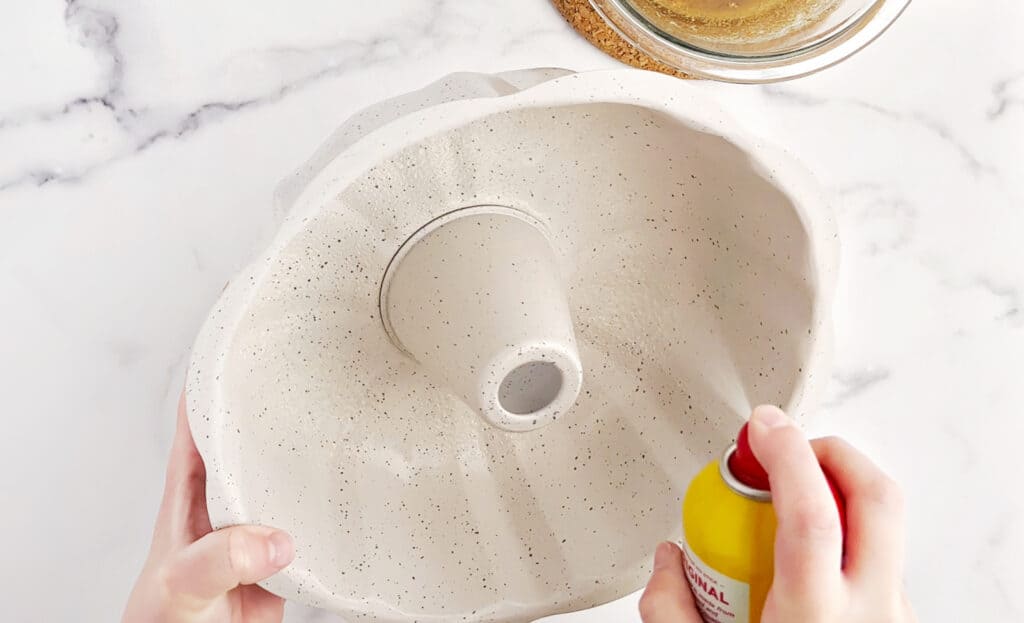 Spray Bundt Pan